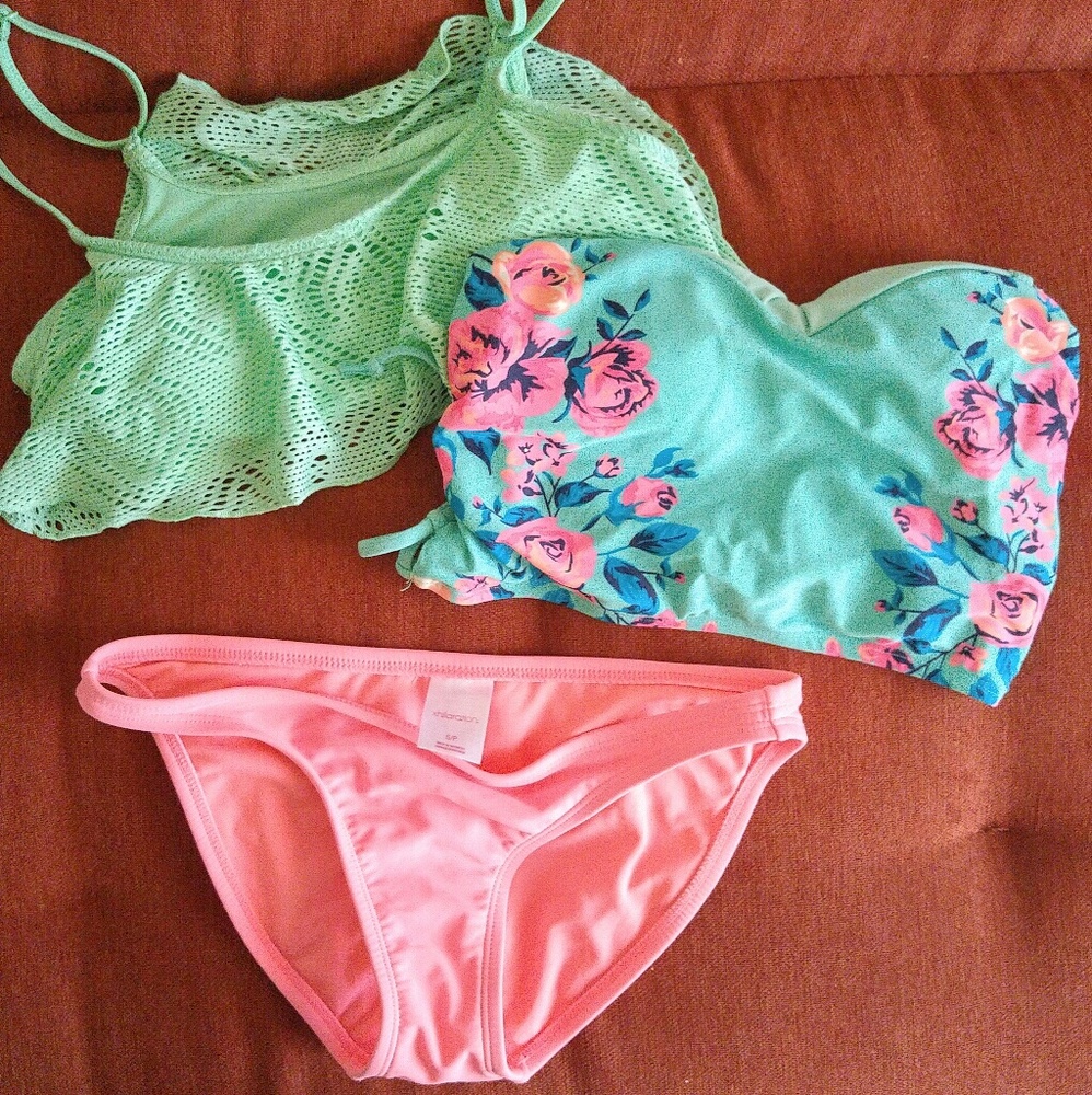 LAST CHANCE 🎉 Bikini set with two tops